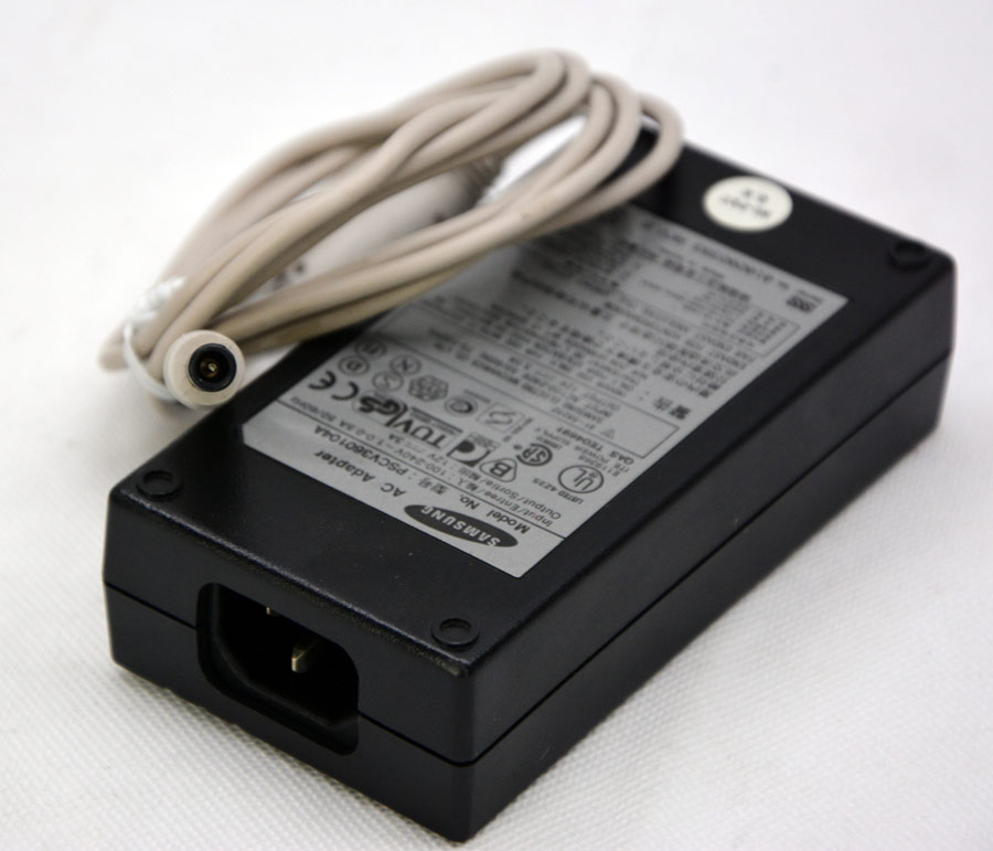 LCD TV Monitor POWER SUPPLY AC ADAPTER pscv700101A 12V