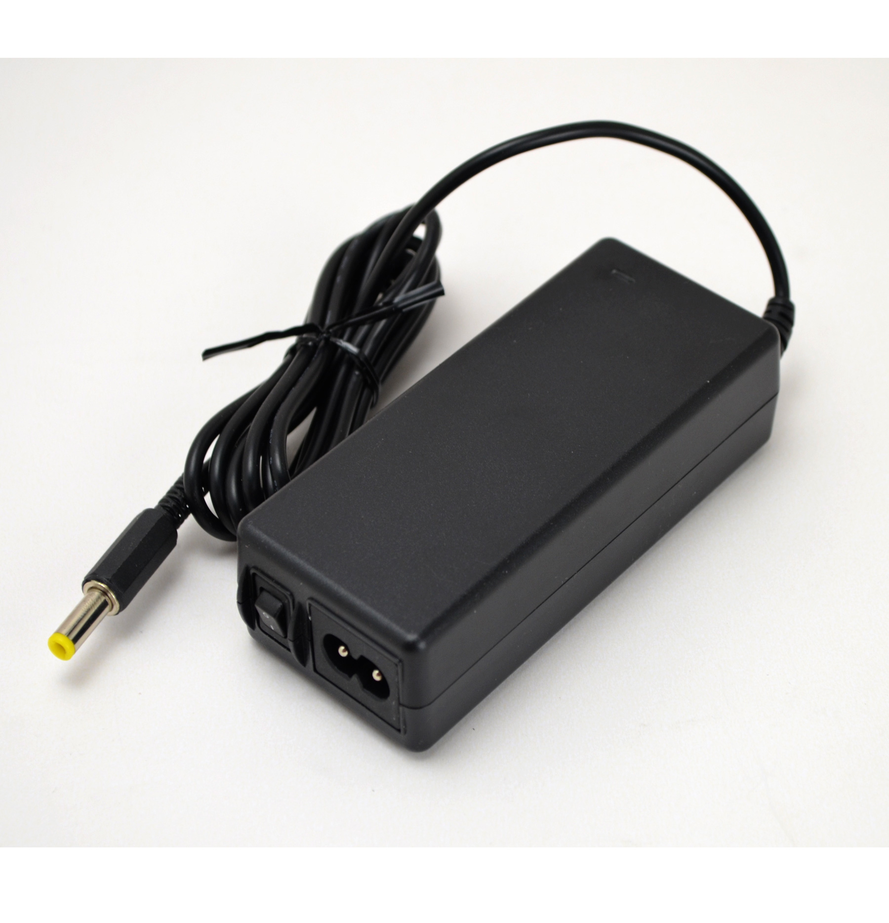 TECHZOCO 19V 2A Netzteil - Universal Netzteil Mit 5,5x2,1mm Stecker Für LED, Kameras & Mehr